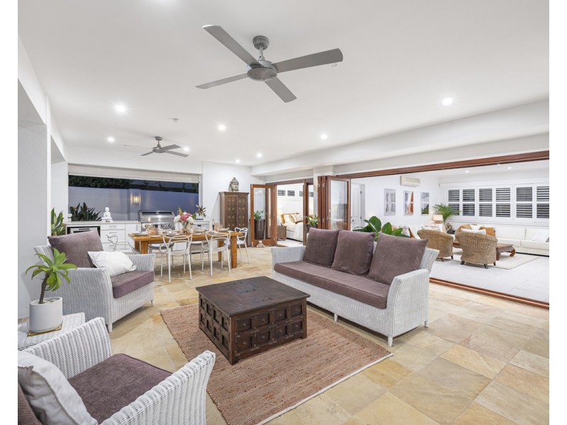 8 River Crescent, Broadbeach Waters QLD 4218