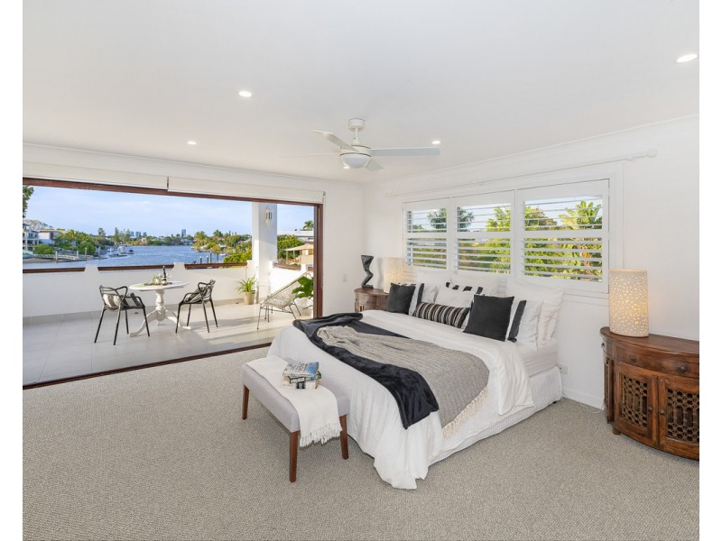 8 River Crescent, Broadbeach Waters QLD 4218