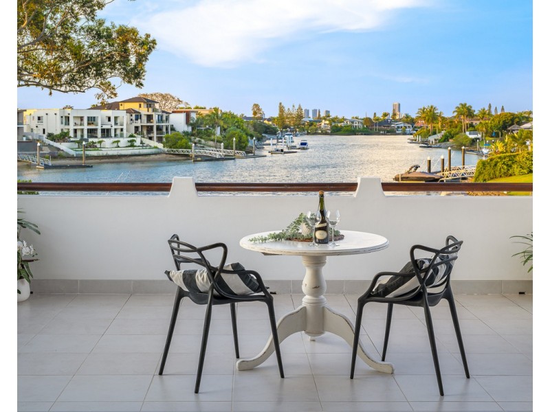 8 River Crescent, Broadbeach Waters QLD 4218