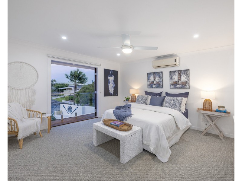 8 River Crescent, Broadbeach Waters QLD 4218