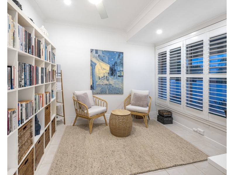 8 River Crescent, Broadbeach Waters QLD 4218