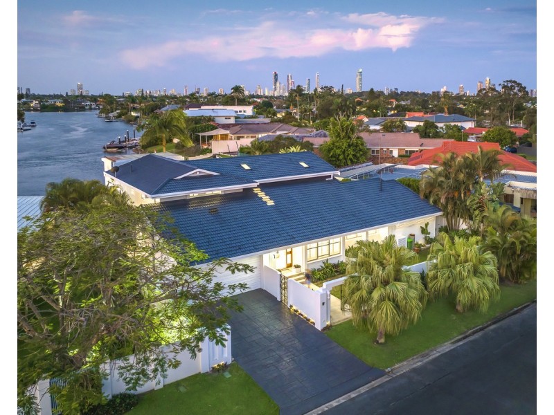 8 River Crescent, Broadbeach Waters QLD 4218