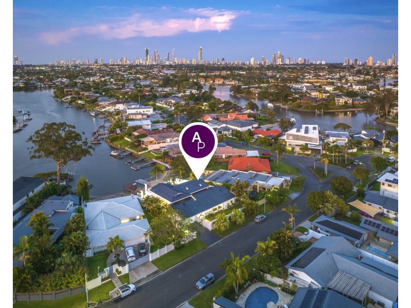 8 River Crescent, Broadbeach Waters QLD 4218