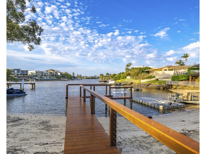 8 River Crescent, Broadbeach Waters QLD 4218