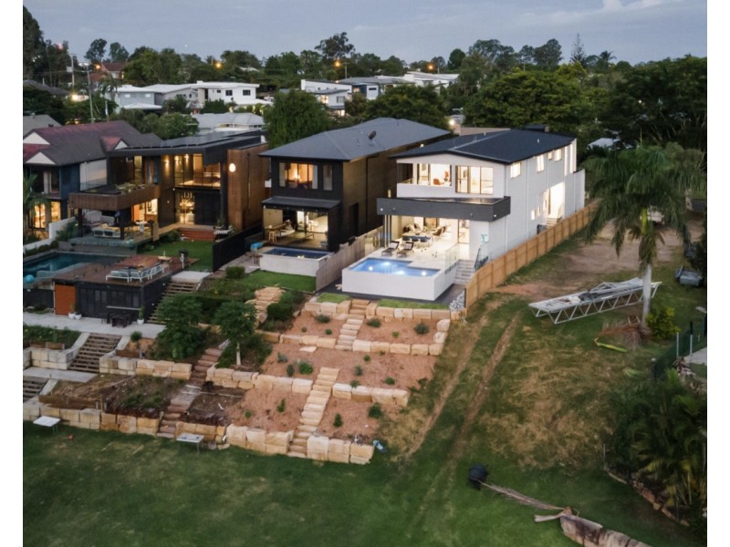 27 Vivian Street, Tennyson QLD 4105