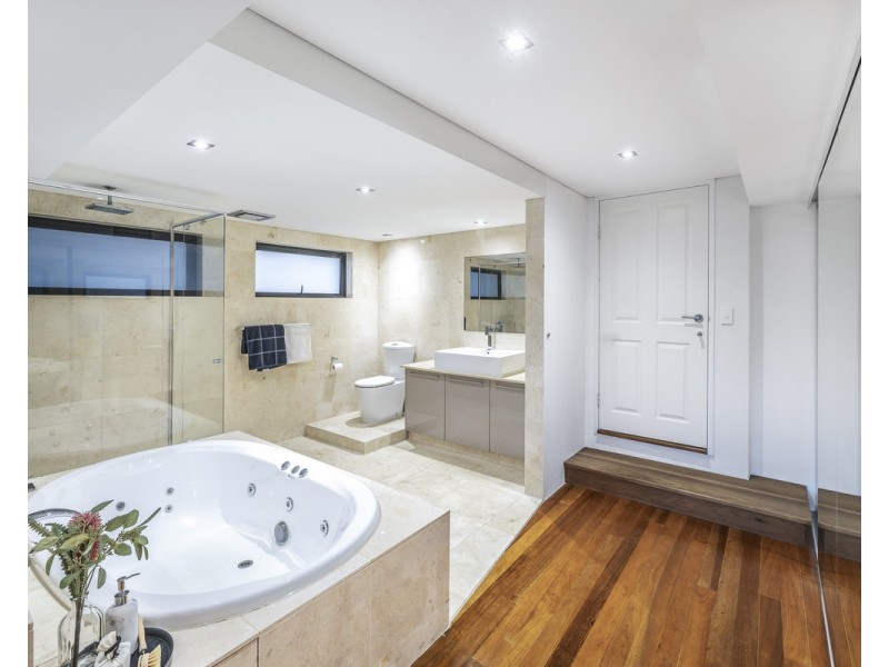19 Wells Street, Southport QLD 4215
