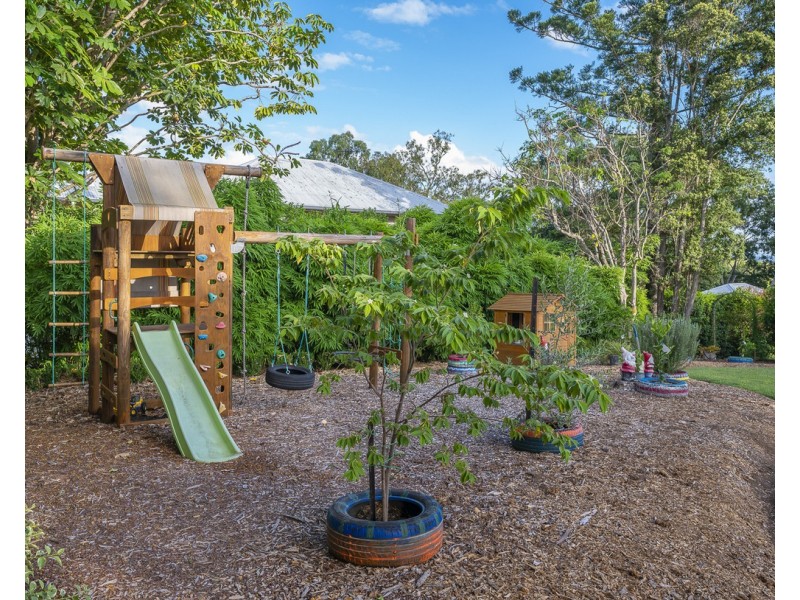 20 Royston Street, Brookfield QLD 4069