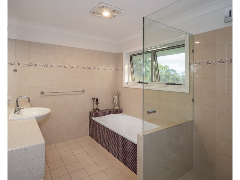20 Royston Street, Brookfield QLD 4069