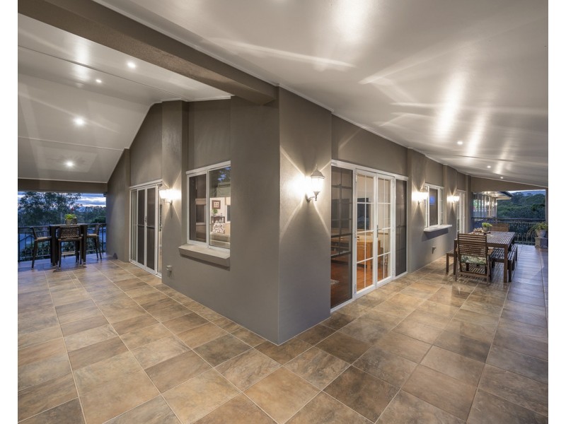 20 Royston Street, Brookfield QLD 4069