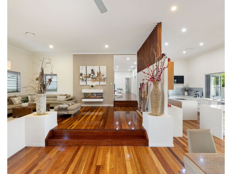 202 Simpsons Road, Bardon QLD 4065
