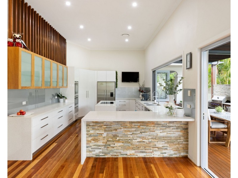 202 Simpsons Road, Bardon QLD 4065