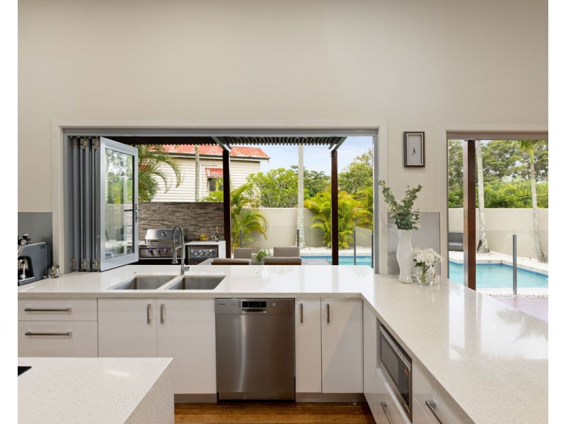 202 Simpsons Road, Bardon QLD 4065