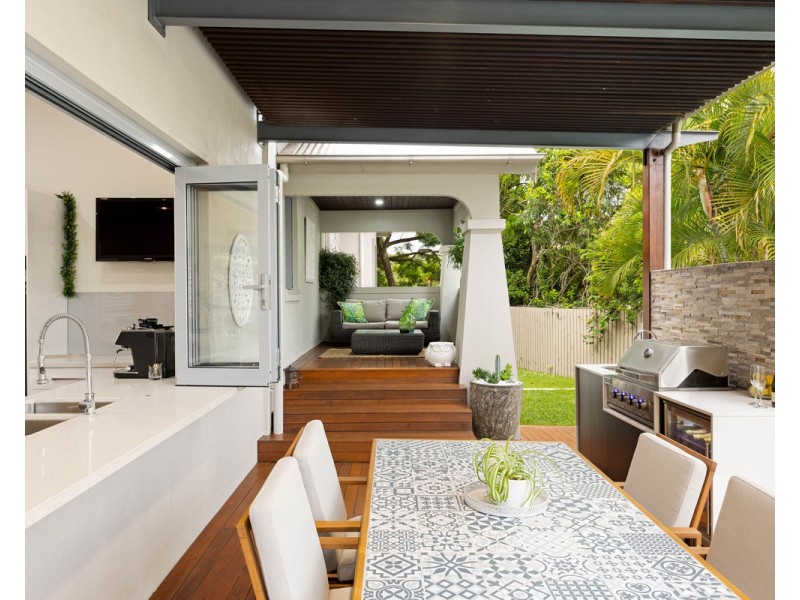 202 Simpsons Road, Bardon QLD 4065