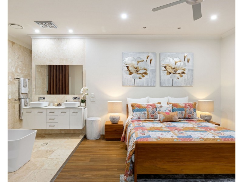 202 Simpsons Road, Bardon QLD 4065