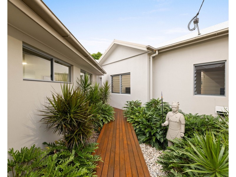 202 Simpsons Road, Bardon QLD 4065