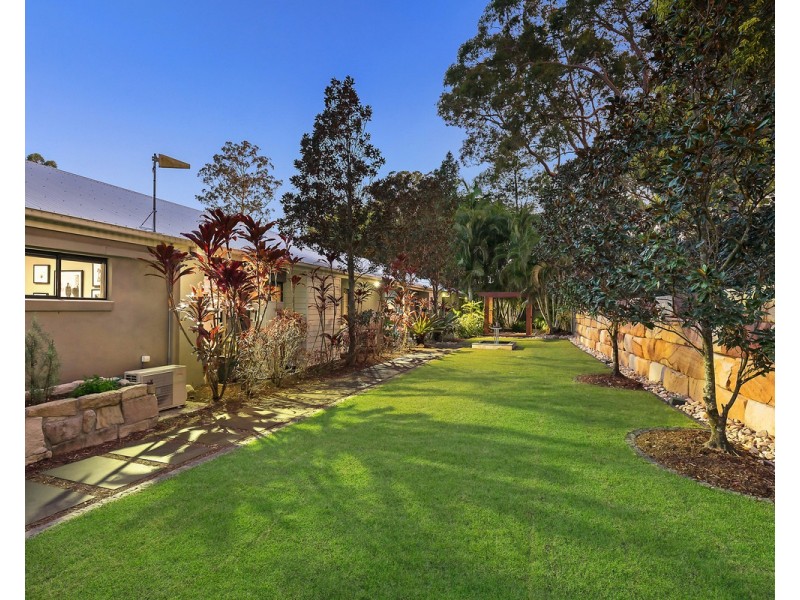 24 Warner Court, Fig Tree Pocket QLD 4069