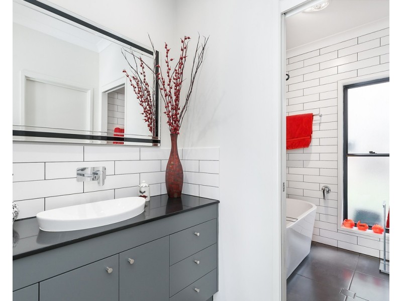 24 Warner Court, Fig Tree Pocket QLD 4069