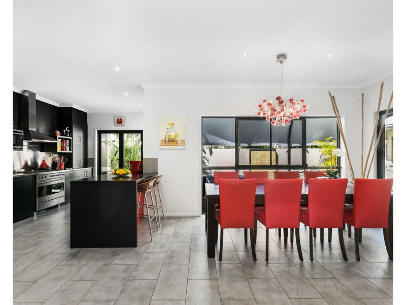 24 Warner Court, Fig Tree Pocket QLD 4069