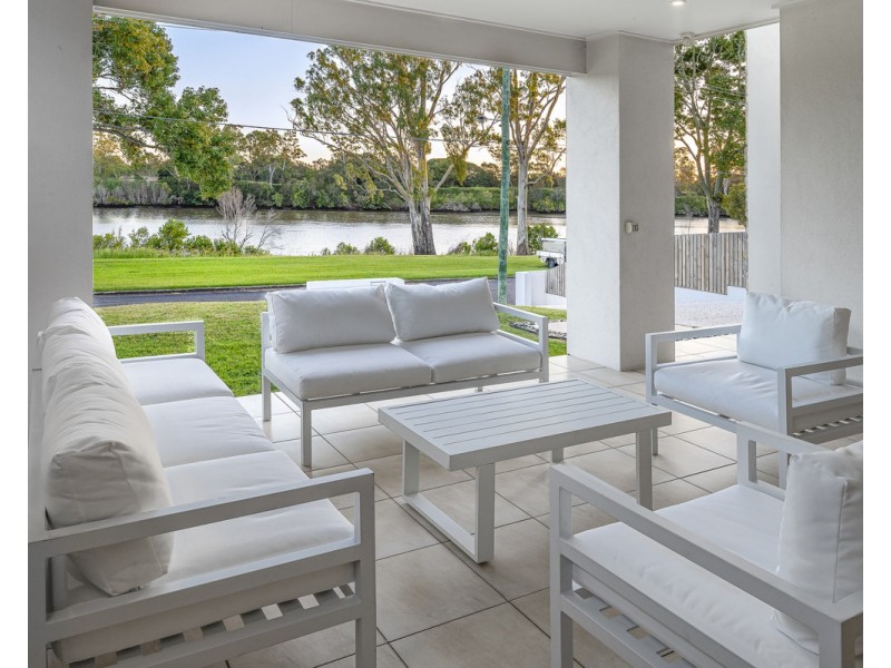 11 Esplanade, Yeronga QLD 4104