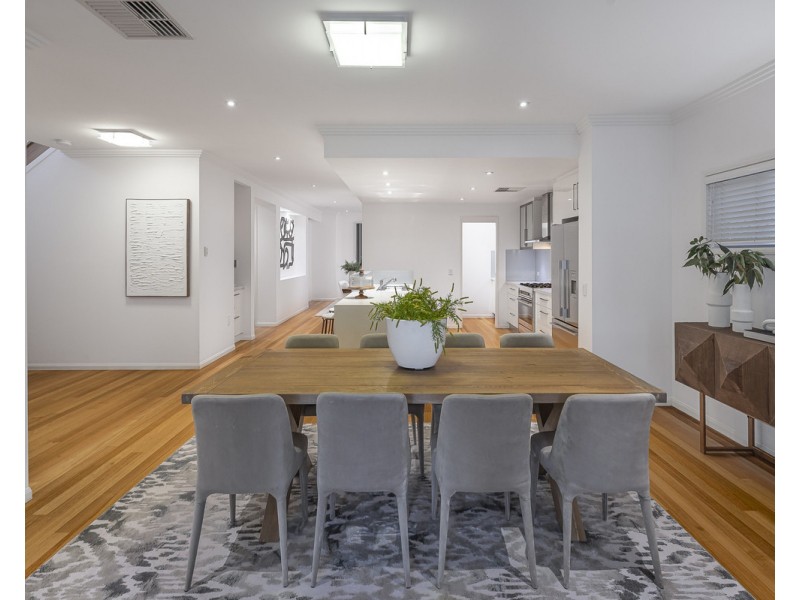 11 Esplanade, Yeronga QLD 4104