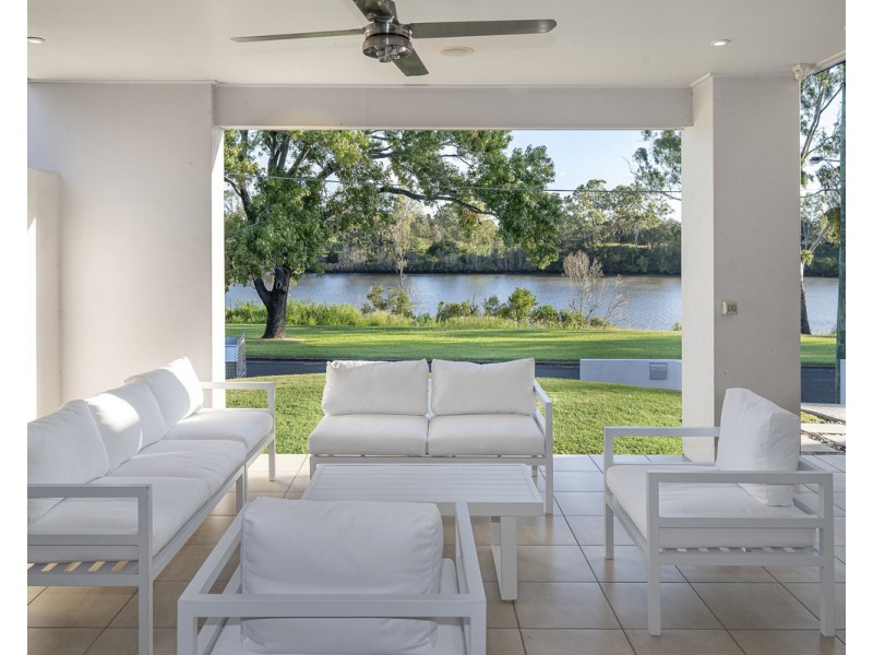 11 Esplanade, Yeronga QLD 4104
