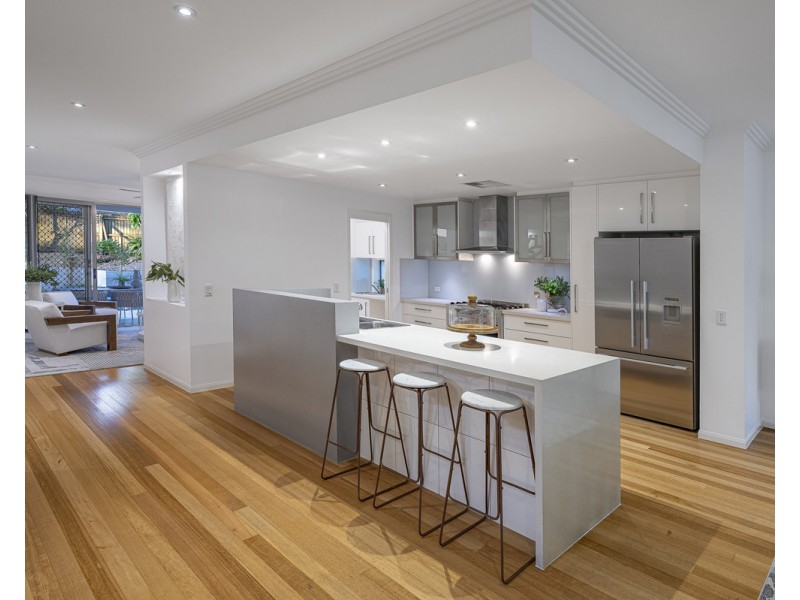 11 Esplanade, Yeronga QLD 4104