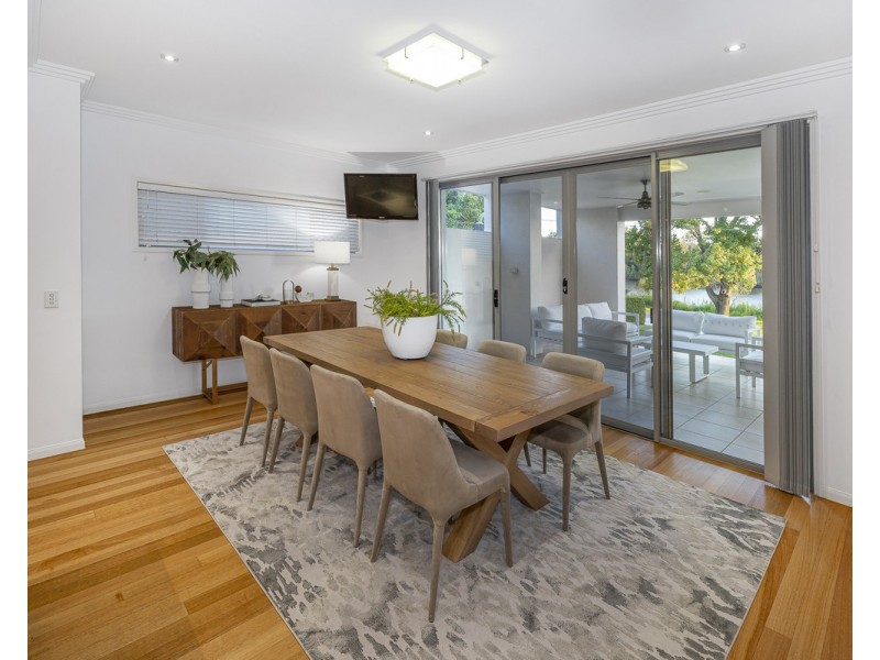 11 Esplanade, Yeronga QLD 4104