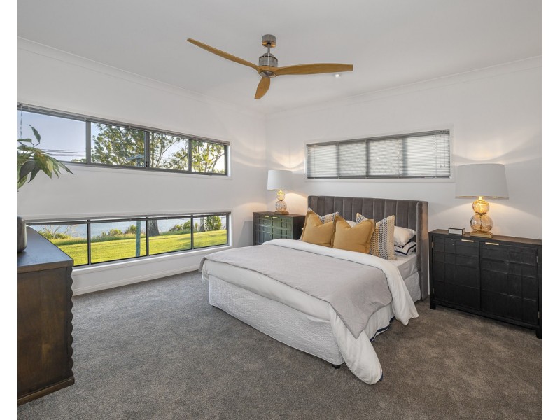 11 Esplanade, Yeronga QLD 4104