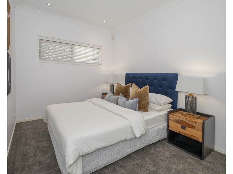 11 Esplanade, Yeronga QLD 4104