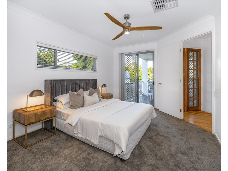 11 Esplanade, Yeronga QLD 4104