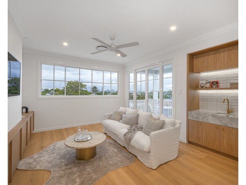 11 Hartley Street, Camp Hill QLD 4152