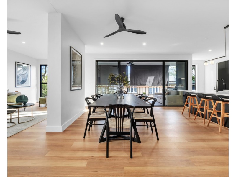 137 Taringa Parade, Indooroopilly QLD 4068