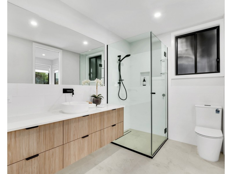 137 Taringa Parade, Indooroopilly QLD 4068