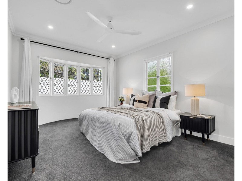 137 Taringa Parade, Indooroopilly QLD 4068