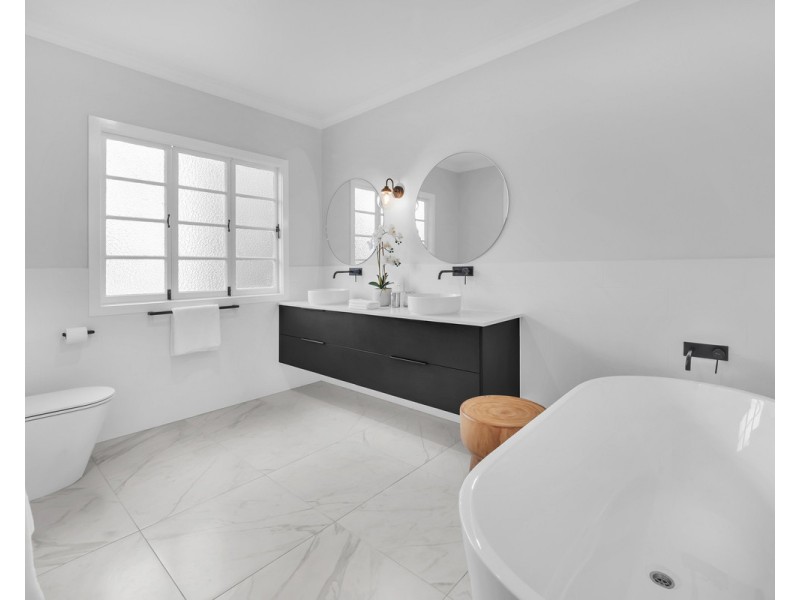 137 Taringa Parade, Indooroopilly QLD 4068