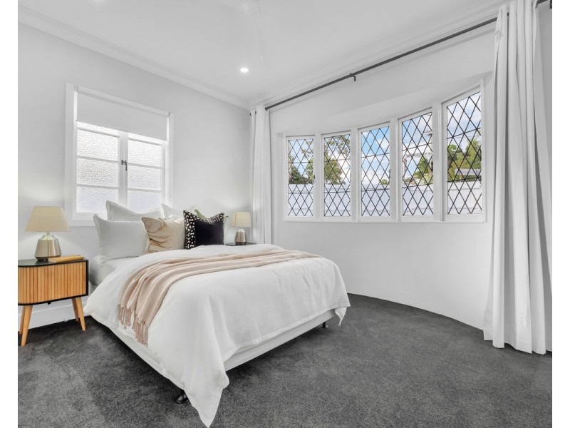 137 Taringa Parade, Indooroopilly QLD 4068