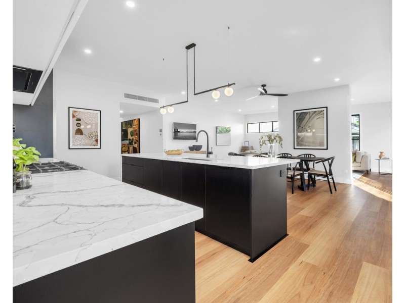 137 Taringa Parade, Indooroopilly QLD 4068