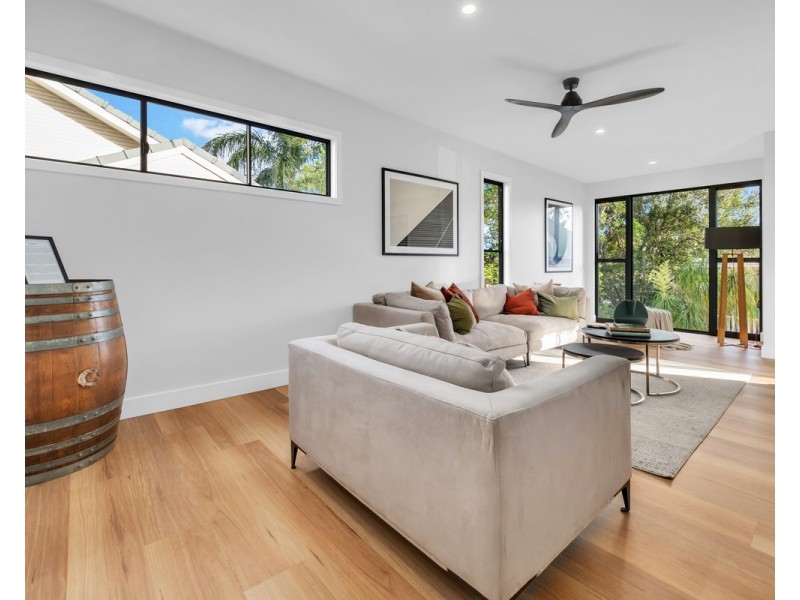 137 Taringa Parade, Indooroopilly QLD 4068