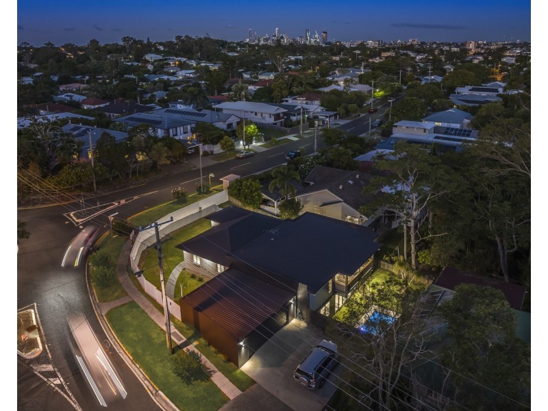 137 Taringa Parade, Indooroopilly QLD 4068