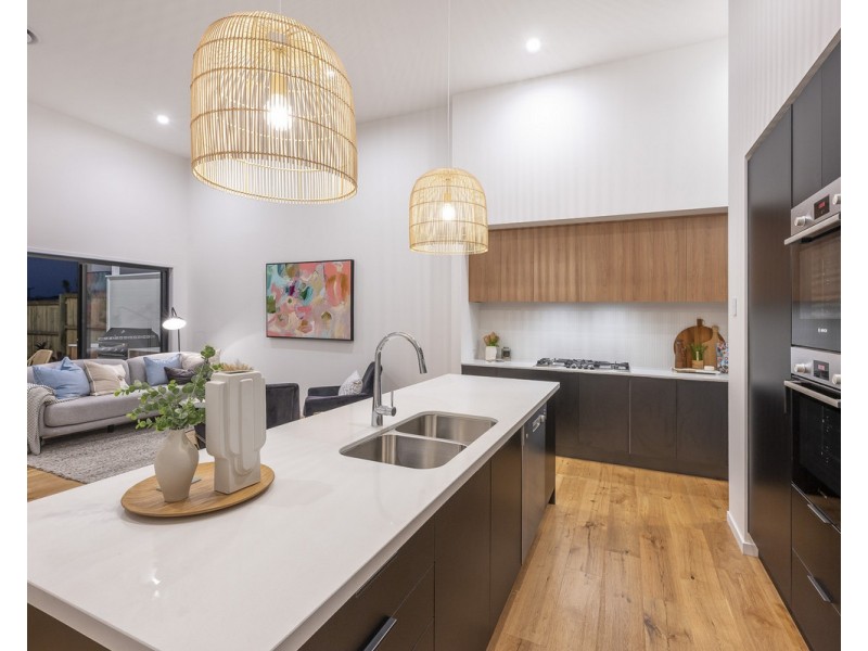 76 Burn Street, Camp Hill QLD 4152