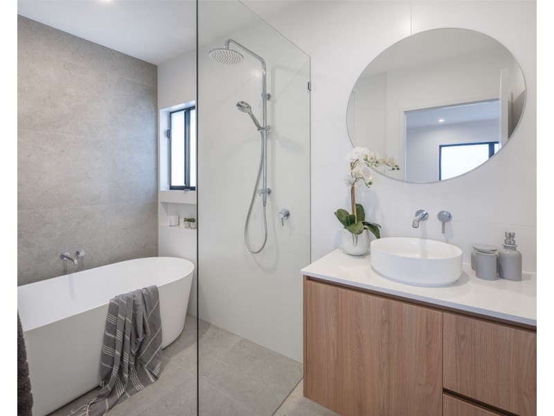 76 Burn Street, Camp Hill QLD 4152