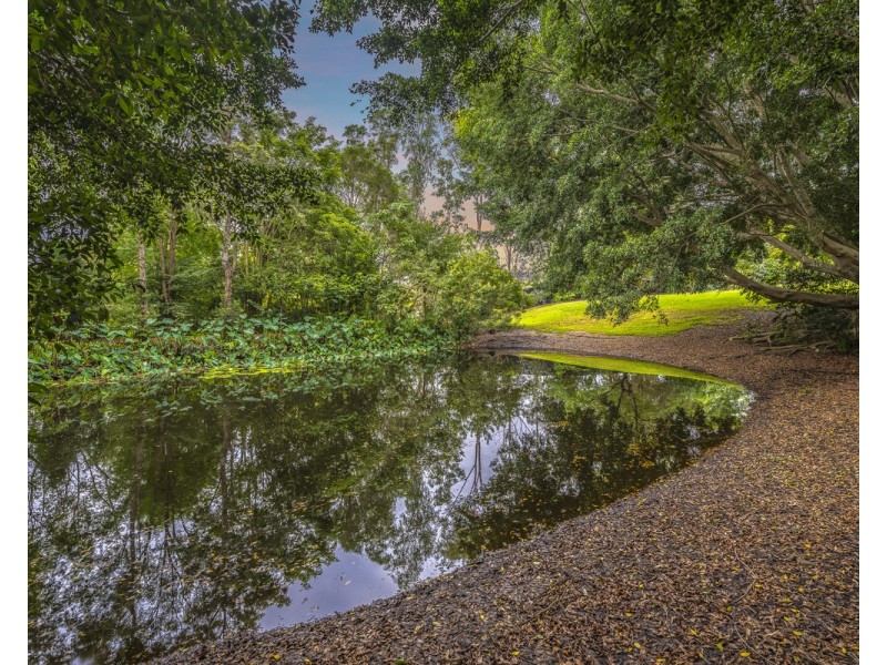 21 Moons Lane, Brookfield QLD 4069