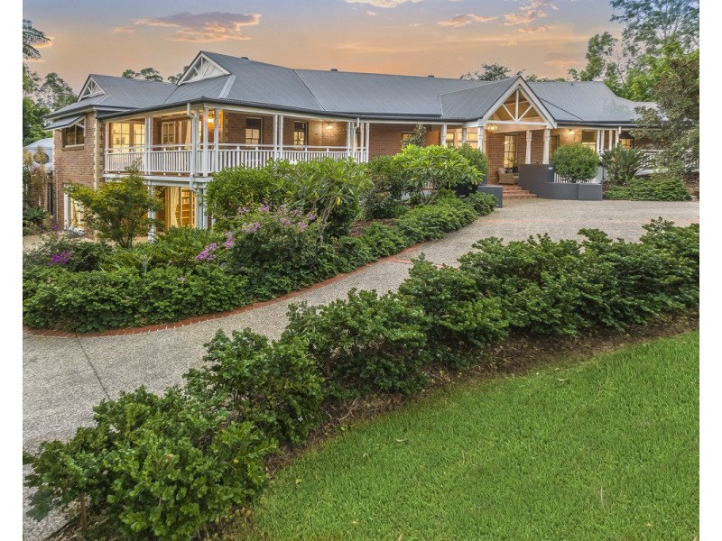 21 Moons Lane, Brookfield QLD 4069