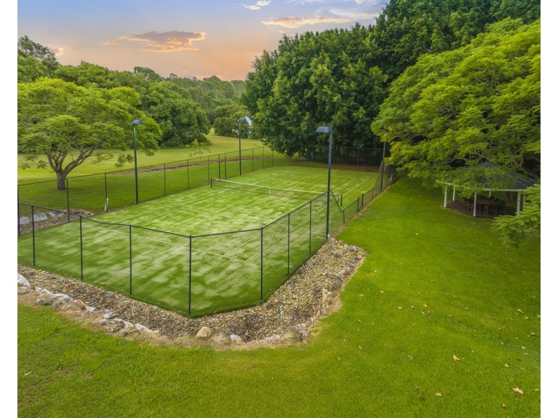 21 Moons Lane, Brookfield QLD 4069