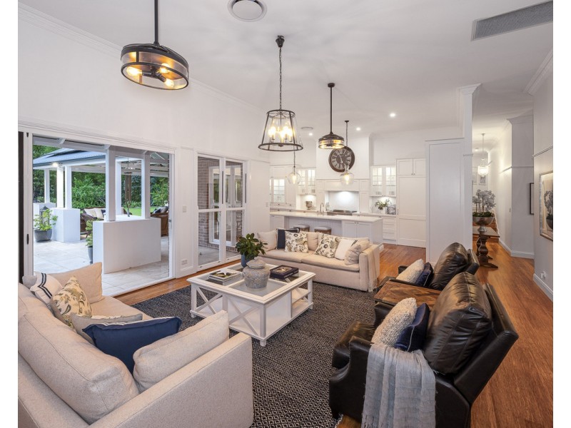 21 Moons Lane, Brookfield QLD 4069