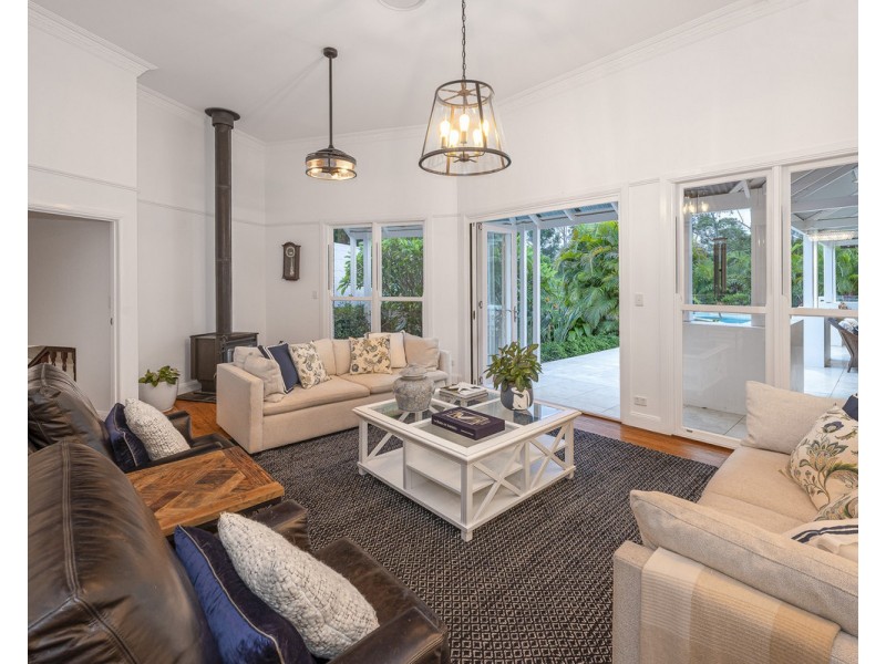 21 Moons Lane, Brookfield QLD 4069