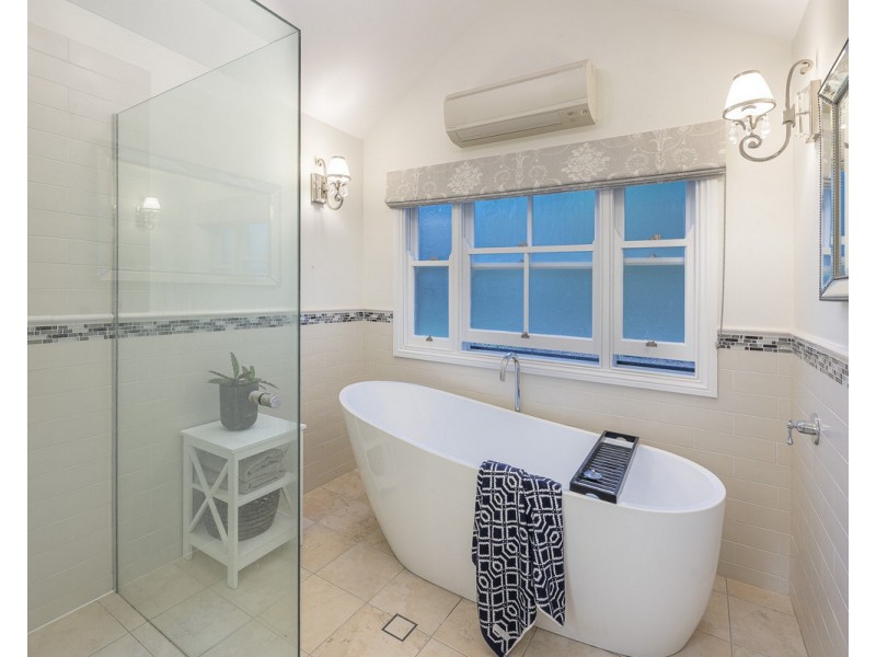 21 Moons Lane, Brookfield QLD 4069