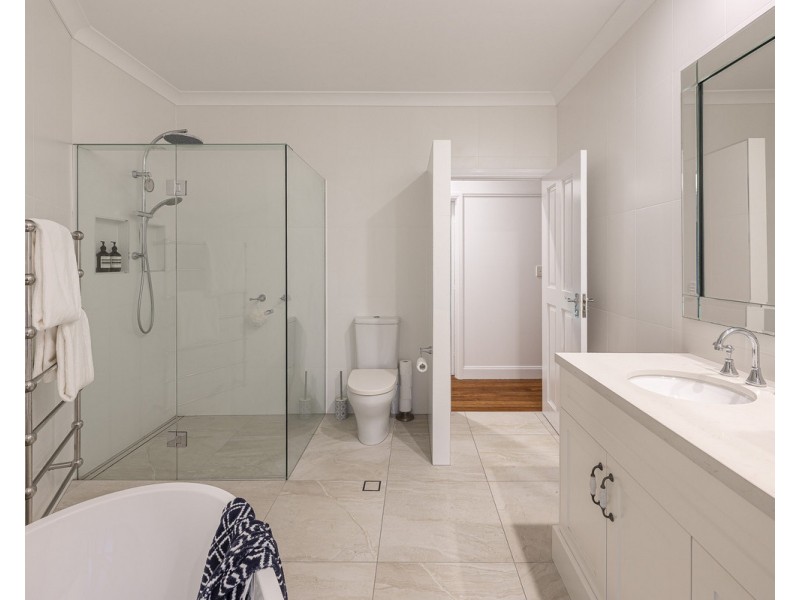 21 Moons Lane, Brookfield QLD 4069