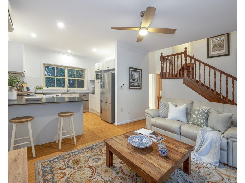 21 Moons Lane, Brookfield QLD 4069