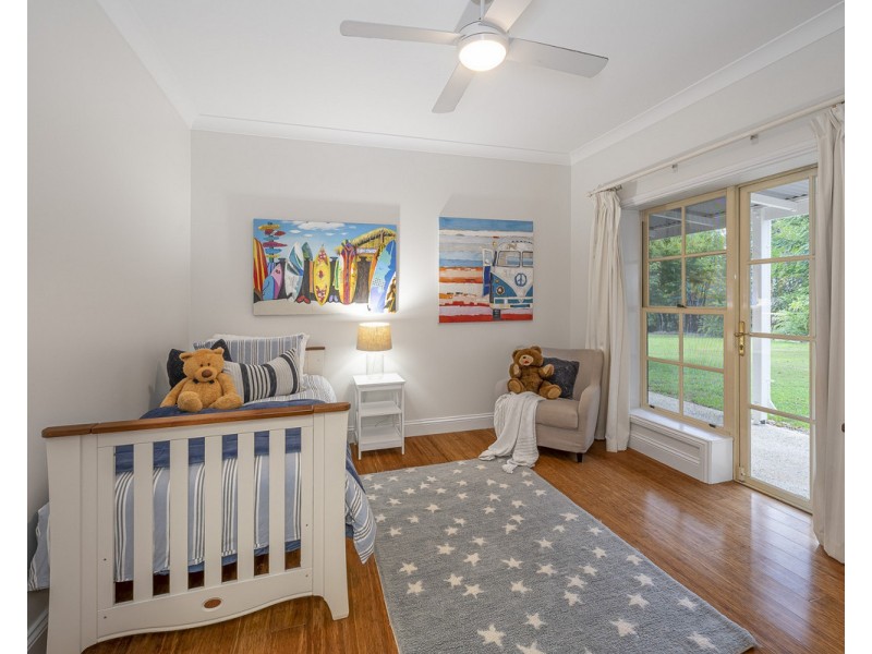 21 Moons Lane, Brookfield QLD 4069